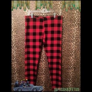 ♥️💀BLACK & RED PLAIDED LEGGING💀♥️
